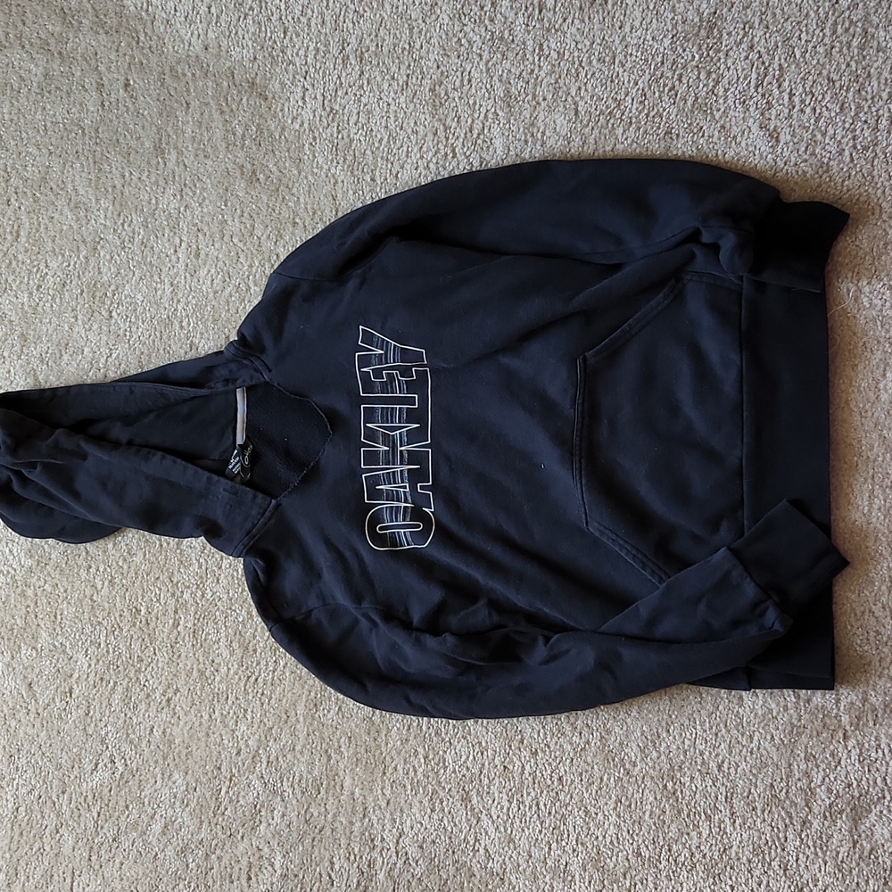 Black hooded swwatshirt